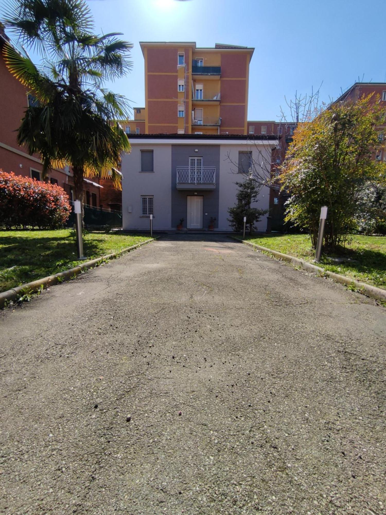 Grigio Perla Panigale, Villetta Con Giardino E Parcheggio Privato Fino A Tre Posti Auto - Un Oasi Di Tranqullita Болонья Экстерьер фото